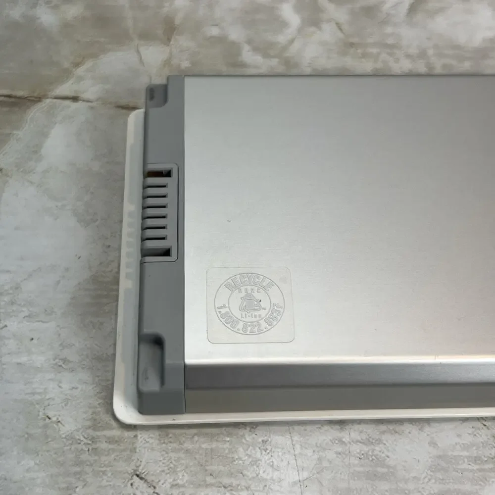 MacBook Rechargeable Battery A1185 Apple OEM UNTESTED - FOR PARTS or REPAIR